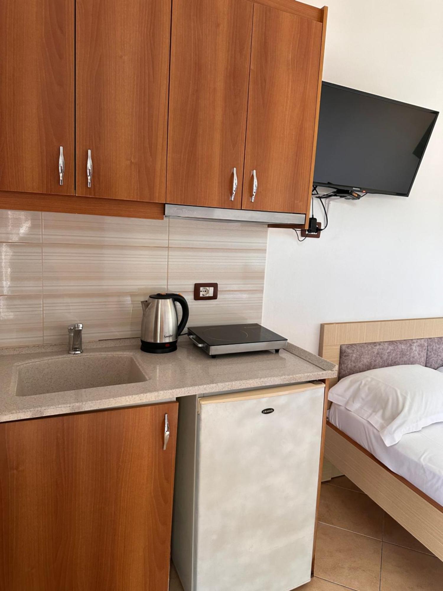 Albi'S Guesthouse Ksamil Kültér fotó